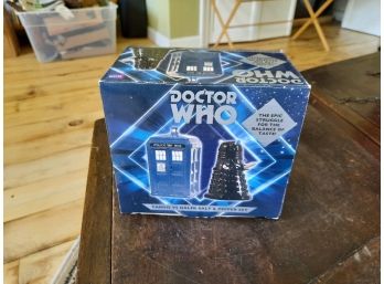 1996 Doctor Who Tardis Vs. Dalek Salt & Pepper Set New