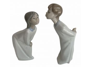 Lladro Porcelain -  A Couple Of Kissing Cousins