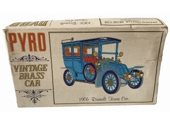 Vintage Pyro '1906 Renault Towne Car' 1/32 Scale Model