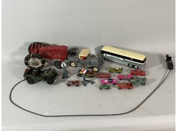 LOT OF ANTIQUE TOYS, MOSTLY CARS AND VINTAGE BOARD GAMES