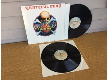 Grateful Dead. Reckoning On 1981 Arista Records. Double Vinyl Is Near Mint. Jacket Is Very Good Plus Plus.