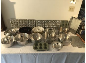 Huge 46 Piece Baking Pan Lot