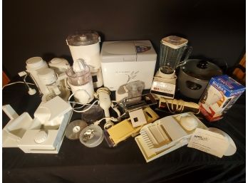 Huge Lot Of Small Kitchen Appliances & Gadgets, Blenders, Choppers, Slicers, Bread Maker, Juicer & More