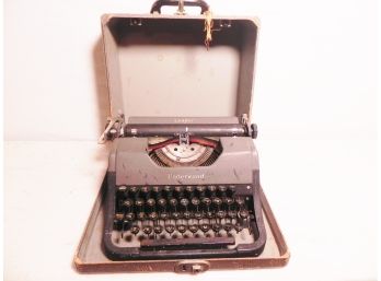 Vintage Underwood Typewriter In Hard Case