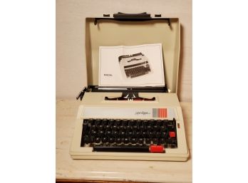 Vintage Super Deluxe Manual Portable Typewriter In Case With Instructions