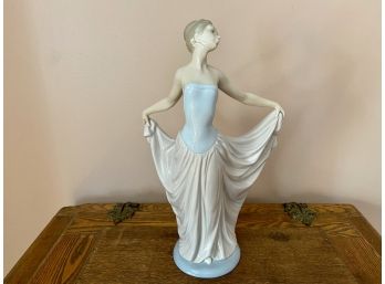 Lladro Graceful Woman Figure