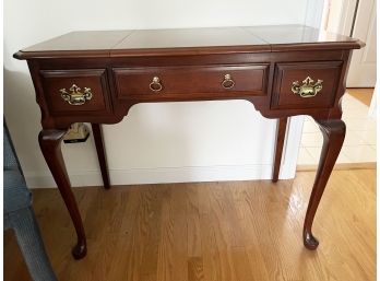 Pennsylvania House Side Desk With Flip Up Compartment