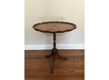 Pie Crust Table