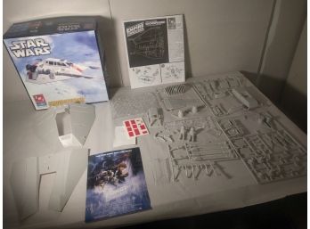 Star Wars Snowspeeder Model Building Set By AMT ERTL C. 2005