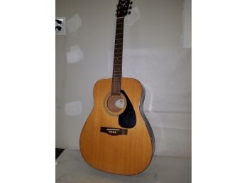 Yamaha F-310 Guitar With Carrying Case