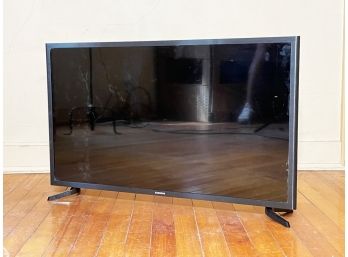 A Samsung 32' Flatscreen TV