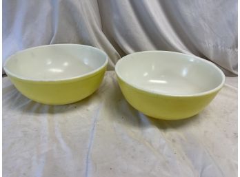 Set Of Two Vintage 10' Pyrex Yellow Nesting / Mixing Bowls 4Qt. #404