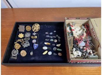 VINTAGE MILITARY PINS, LOT OF POLISHED STONES, AND A GROUPING OF ROSARIES AND RELIGIOUS MEDALS