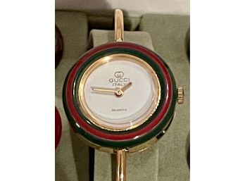 Gucci Ladies Watch Set With Interchangeable Colored Bezels & Gold Watch Band