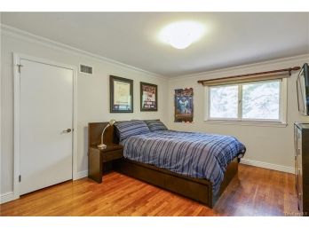 Bedroom Set! A Well Made Dark Brown Bed Frame With Headboard 88x80x42' And Matching Drawers 18x29x24'