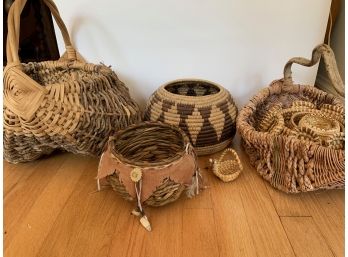 Lots Of Unique Wicker Baskets (Lot Of 8 Pieces)