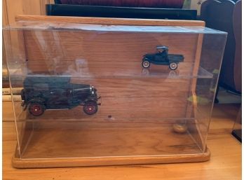 Lot Of 2 Ford Model T 1925 W/ Wooden Display Case