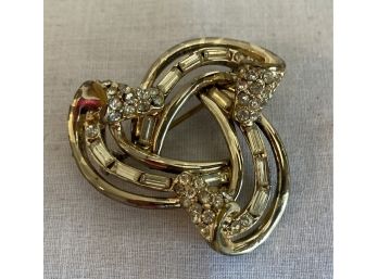 Vintage Gold Tone Brooch With Rhinestones