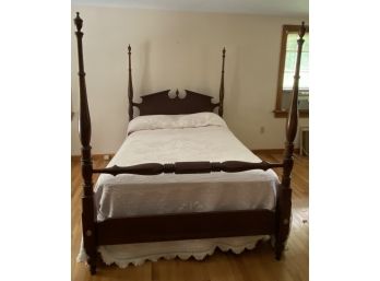 Four Poster Wood Bed Frame Queen 82'x57'x68.5' And Shifman Mattress