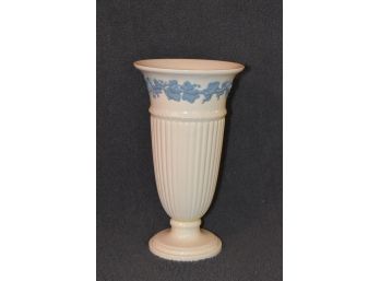 Wedgwood Of Etruria & Barlaston Queen's Ware Vase 11'x6.25' White With Blue Grapevines