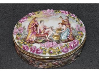 Capodimonte Italian Box With Lid Cherubs Having Fun In Relief Artists, Bathing Beauty 5'x3.25'