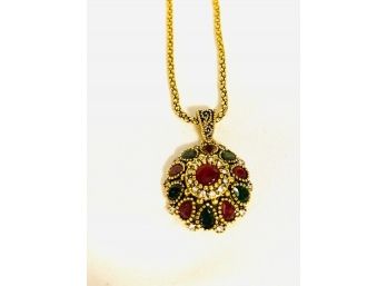 Lovely Gold Tone And Rhinestone Pendant Necklace