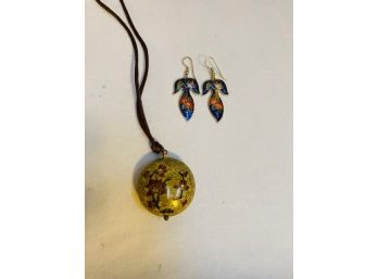 Lovely Cloisonn-style Pendant Necklace And Drop Earrings