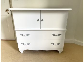 White Nursery Changing Table/ Dresser  W Painted Gray Drawer Pulls And Knobs