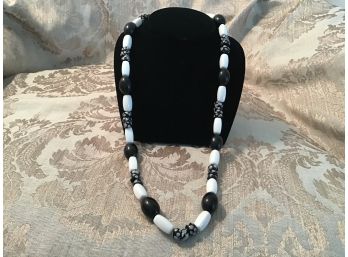 Black And White Bead Necklace - Lot #28