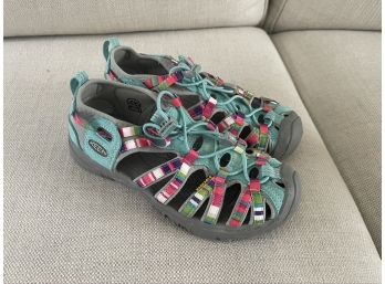 Keens Girls Sandals / Water Shoes Size 4