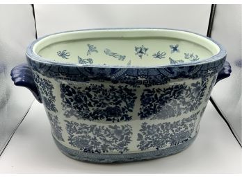 Large Porcelain Tub W/handles