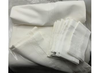 White Tablecloth 12 Napkins