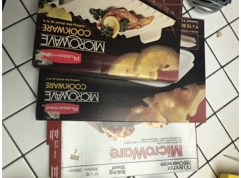 3 Piece Rubbermaid & Anchor Cookware In Boxes Lot