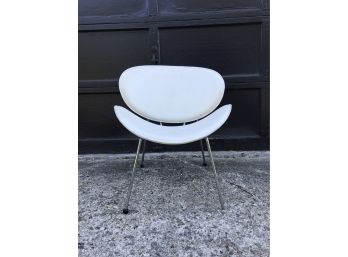 White MID CENTURY MODERN Clam Shell Chair