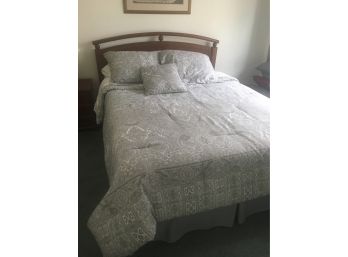 Ethan Allen American Dimensions Queen Size Bed.