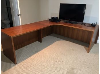 Crescent Desk/Computer Table In Cherry Finish