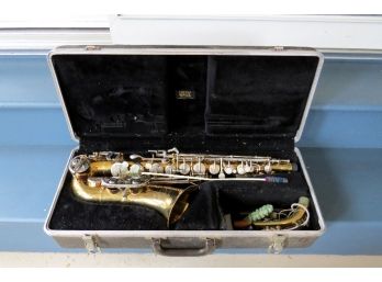 Selmer Bundy II Saxophone With Felt Lined Hard Travel Case & Accessories