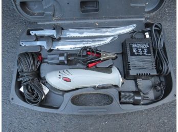 Rapala Portable Electric Deluxe Fillet Knife AC/DC Current In Carry Case - Essentially New