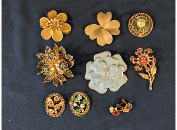 Buy Yourself A Bouquet! Lot Of 8 Pins And A Pair Of Screw Earrings All With Flowers