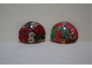 2 Plastic Flower Pins