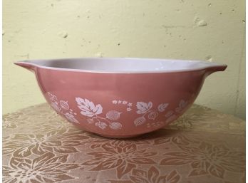 Vintage 4 Qt Pyrex Gooseberry  Mixing Bowl