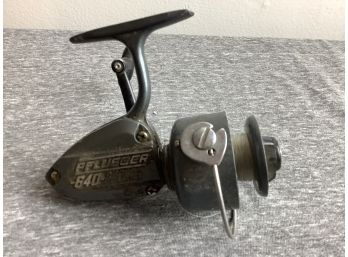 Vintage Pflueger 640 Fishing Reel