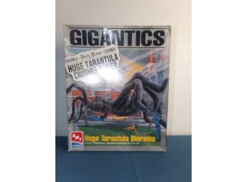 Gigantics Tarantula Diorama