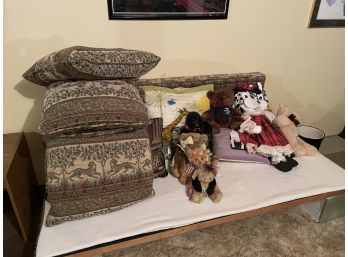 LARGE LOT OF DECORATIVE PILLOWS AND STUFFED ANIMALS