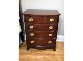 Fabulous Bachelors Chest / End Stand By THOMASVILLE - Beautiful Mahogany With Brass Hardware (1 Of 2) WOW !