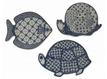 Vintage 1970s Blue & White Ceramic Trivet  - Fish, Turtle & Snail