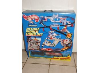 NIB VERY RARE Hot Wheels Battery Operated World Deluxe Train Set