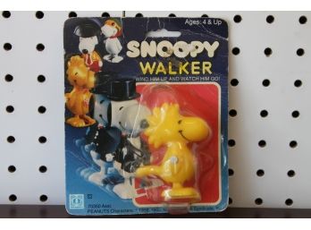 Vintage Peanuts Character SNOOPY Woodstock Wind Up Walker Toy On Card