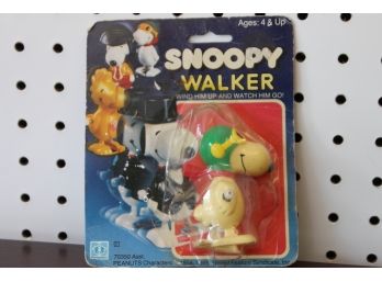 Vintage Peanuts Character SNOOPY Red Baron Wind Up Walker Toy On Card