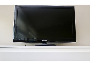 Samsung 32' Television With Remote